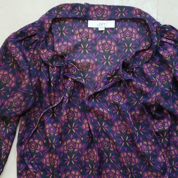 Ann Taylor Loft. Purple top - Picture 3 of 3